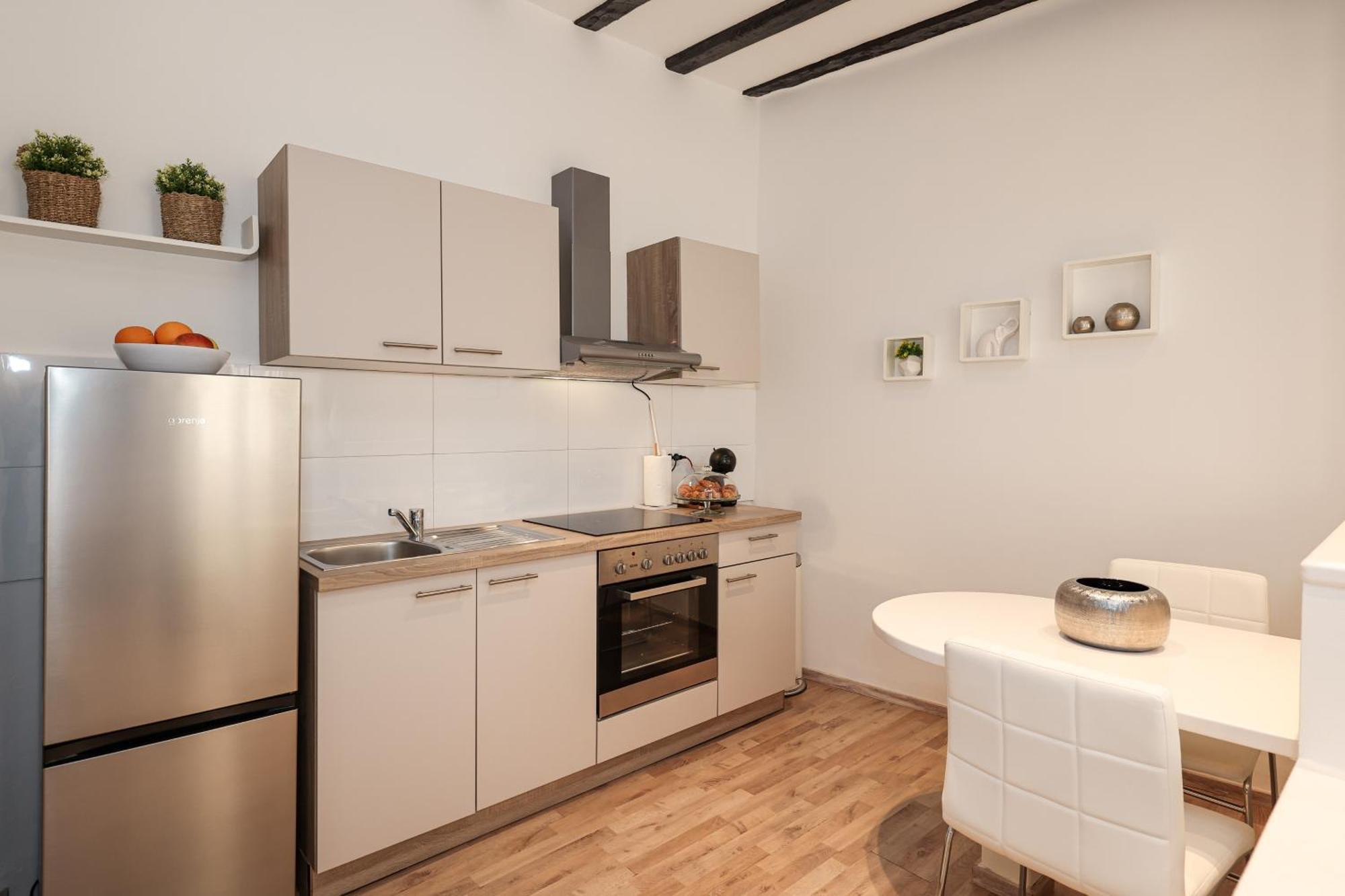 Kalelarga Apartment