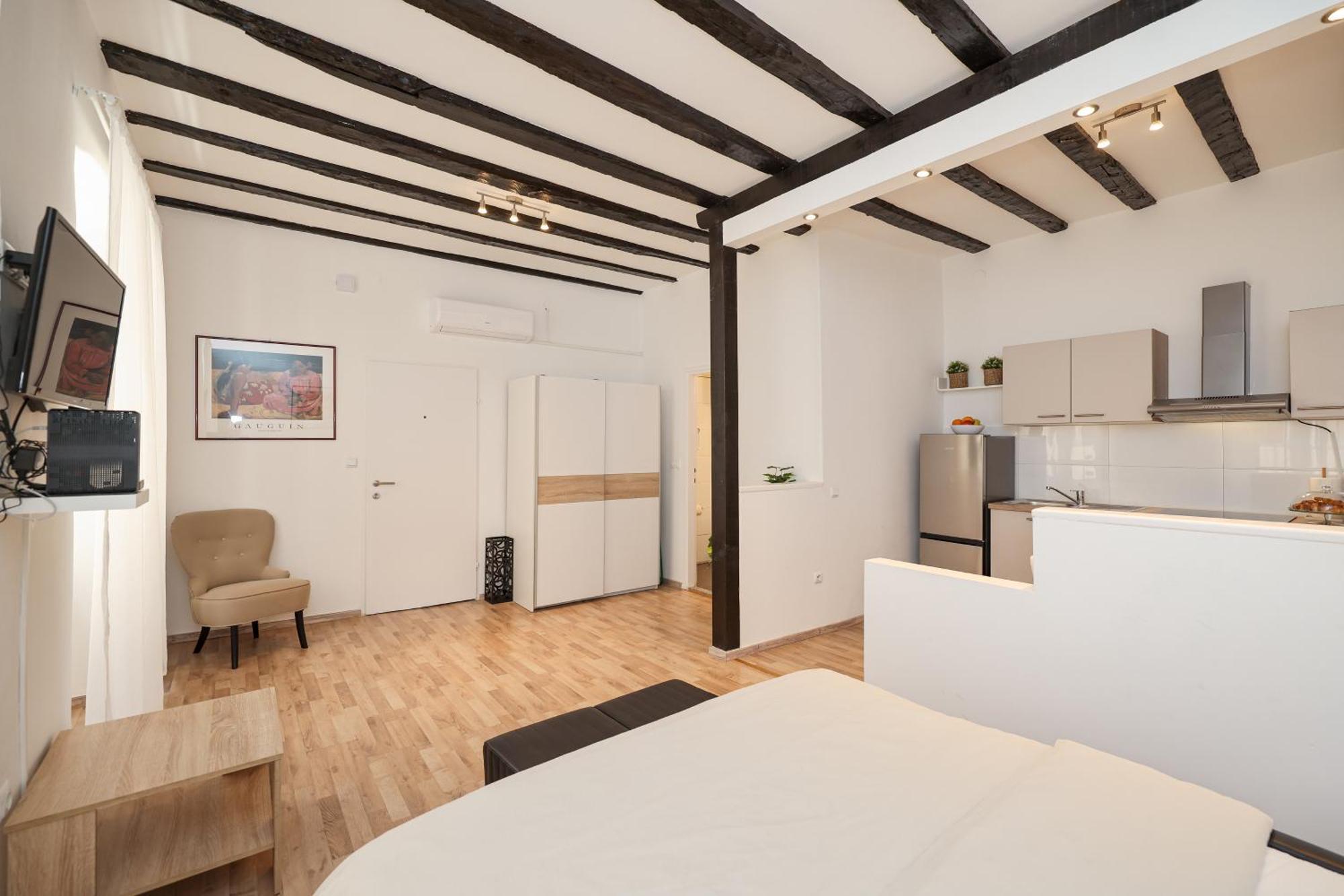 Kalelarga Apartment *